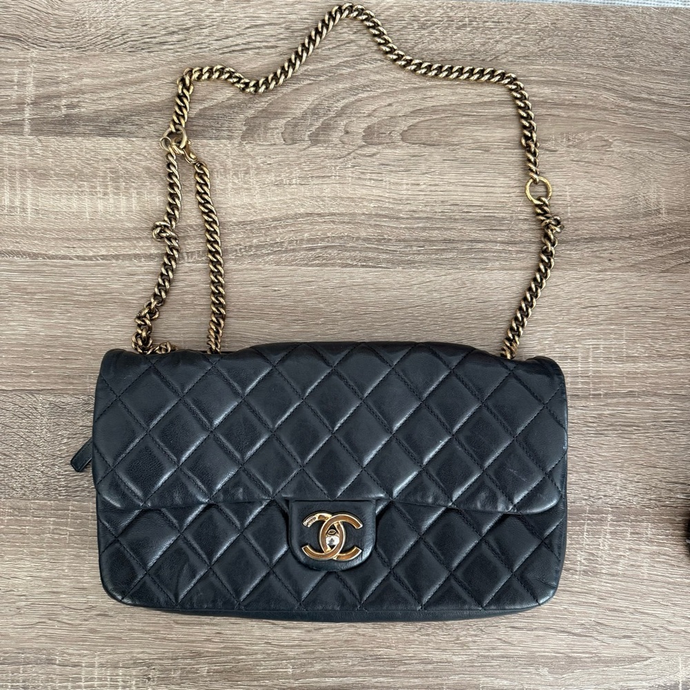 Chanel Black Quilted Shoulder Bag with Gold Chain